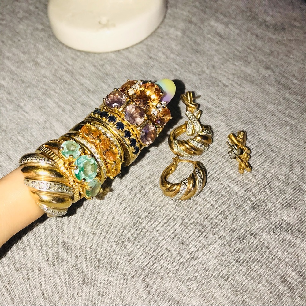 6 rings, 2 pairs of earings